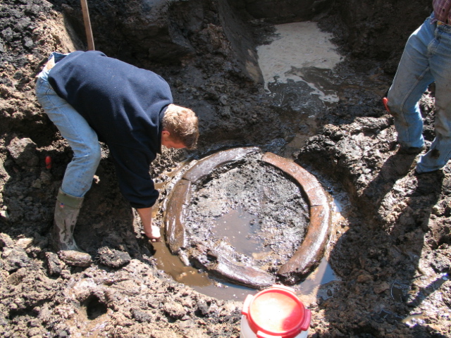 Opgraving Valkestraat: houten putkrans (fundering van een bakstenen waterput)