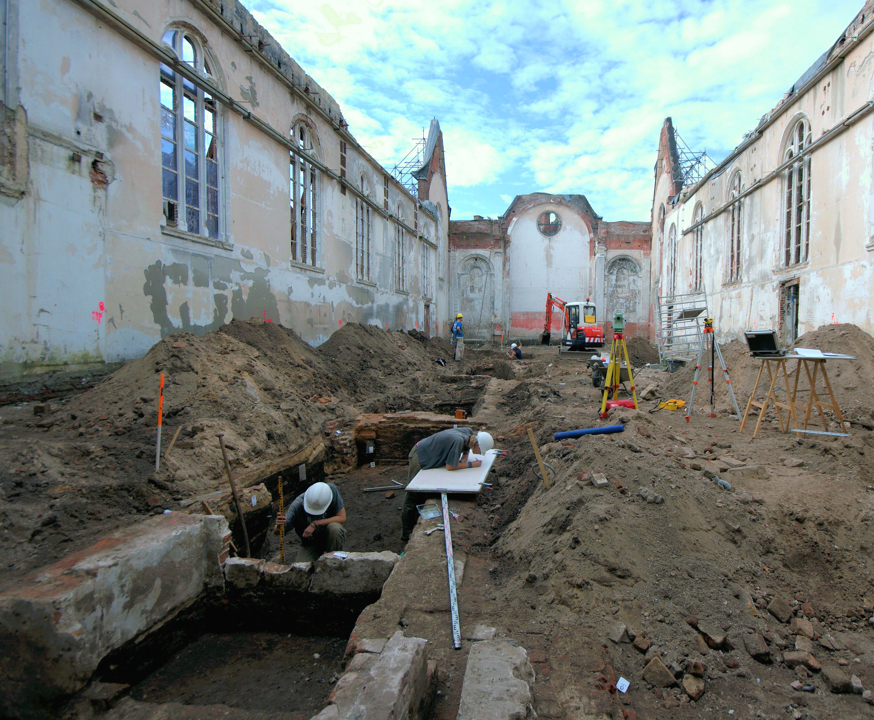 Opgraving Elleboogkerk - Het documenteren van funderingen