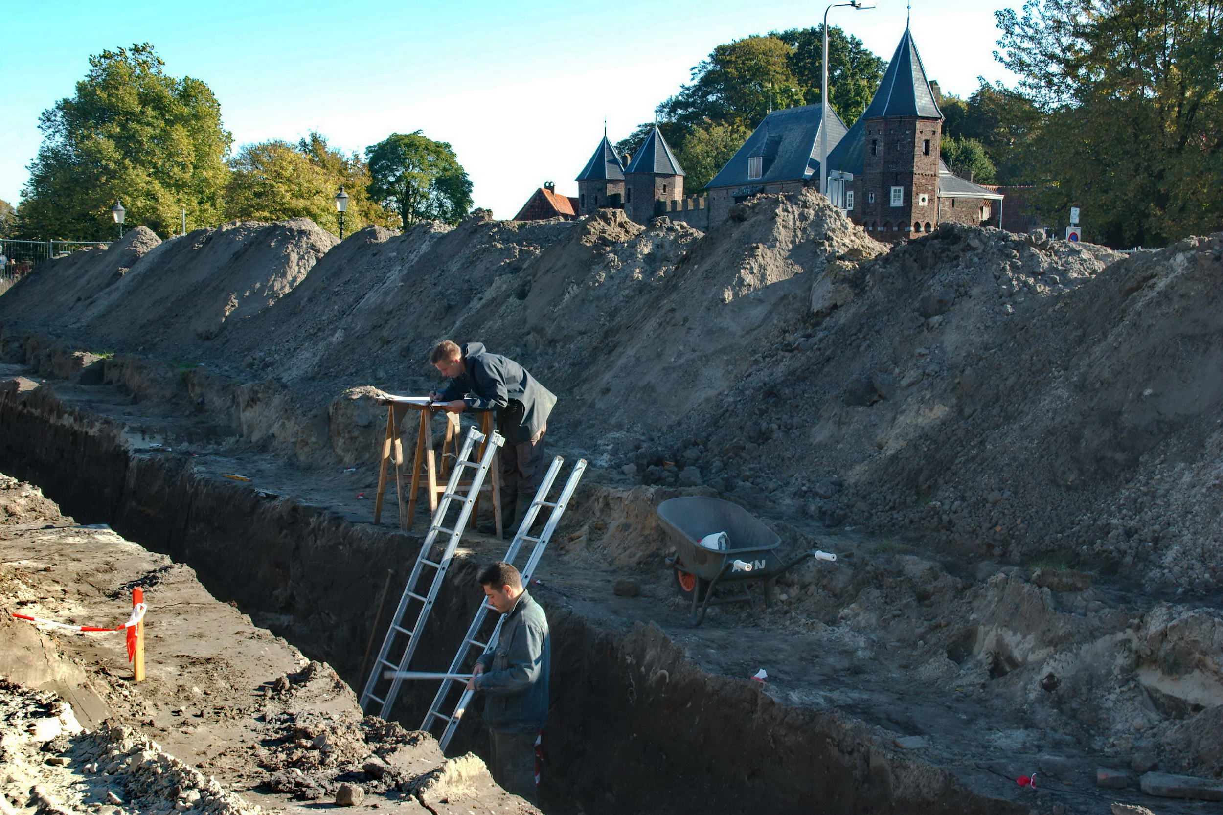 Opgraving Meursingterrein - Met zicht op de Koppelpoort