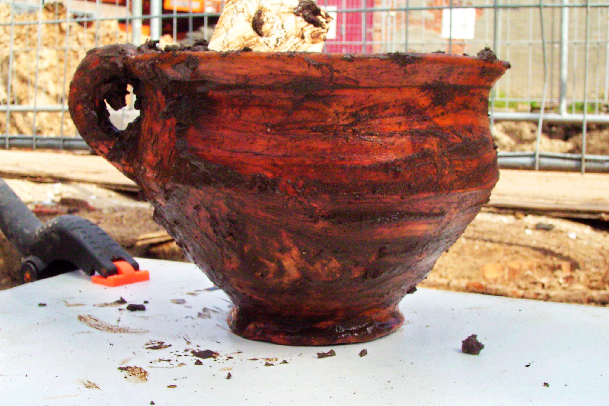 Opgraving Achter de Arnhemse Poortwal - Complete pispot