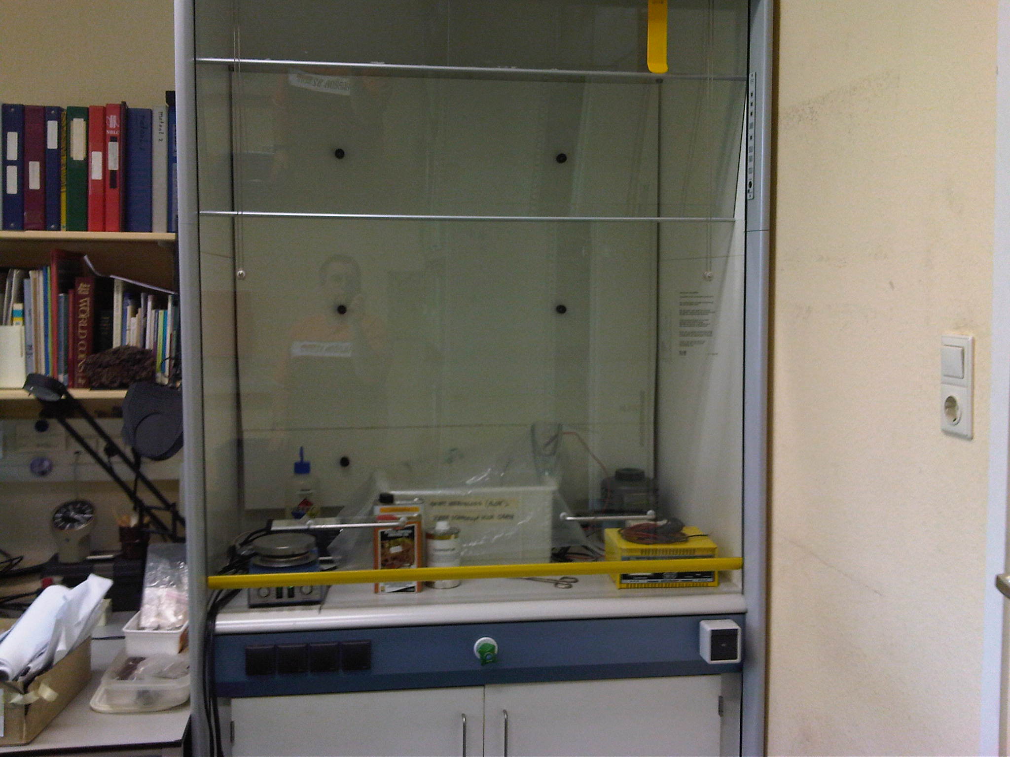 Zuurkast voor conservering van metaal